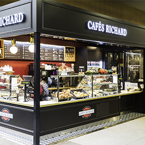 Un kiosque Cafés Richard à la Gare Montparnasse