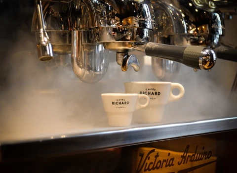 machine café avec tasse